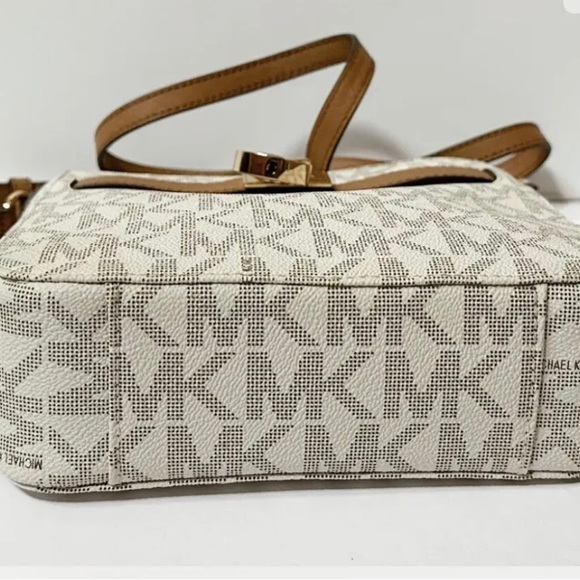 MICHAEL KORS HAMILTON TRAVEL MESSENGER CROSSBODY BAG MK VANILLA/ACORN. - Picture 5 of 8